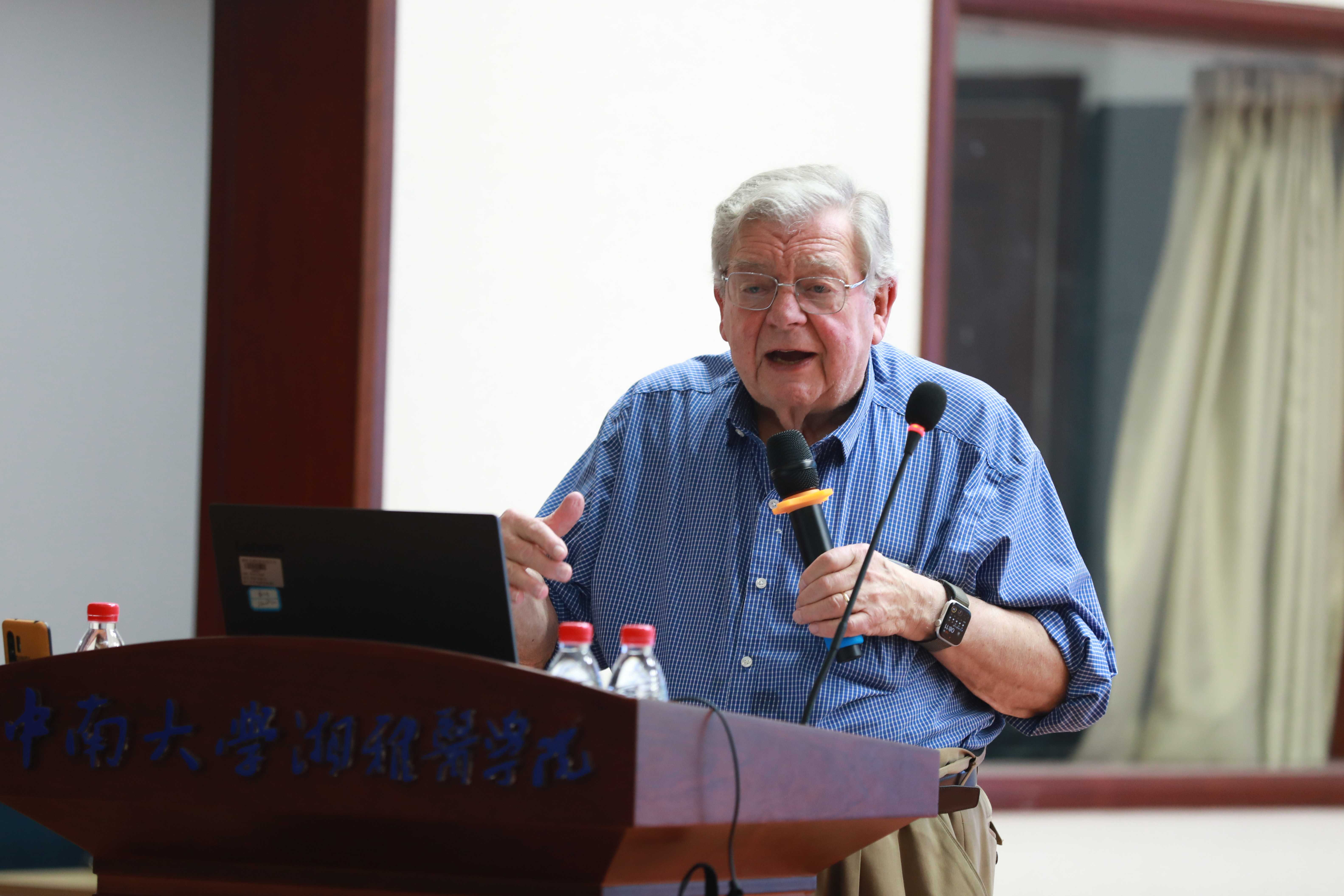 人類(lèi)基因組組織前任主席Walter Bodmer