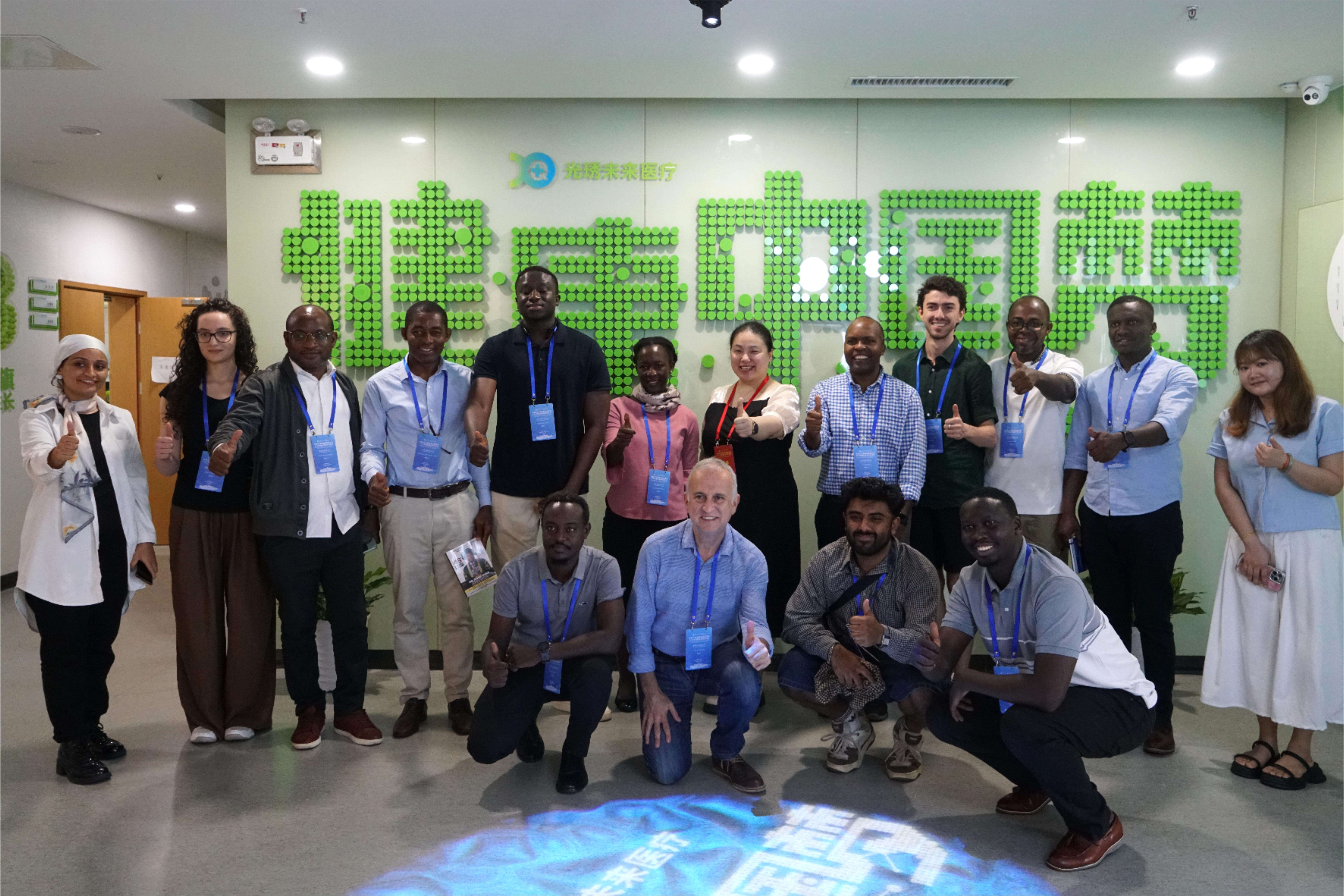 中南大學(xué)湘雅基礎(chǔ)醫(yī)學(xué)院國(guó)際學(xué)員探訪人類干細(xì)胞國(guó)家工程研究中心